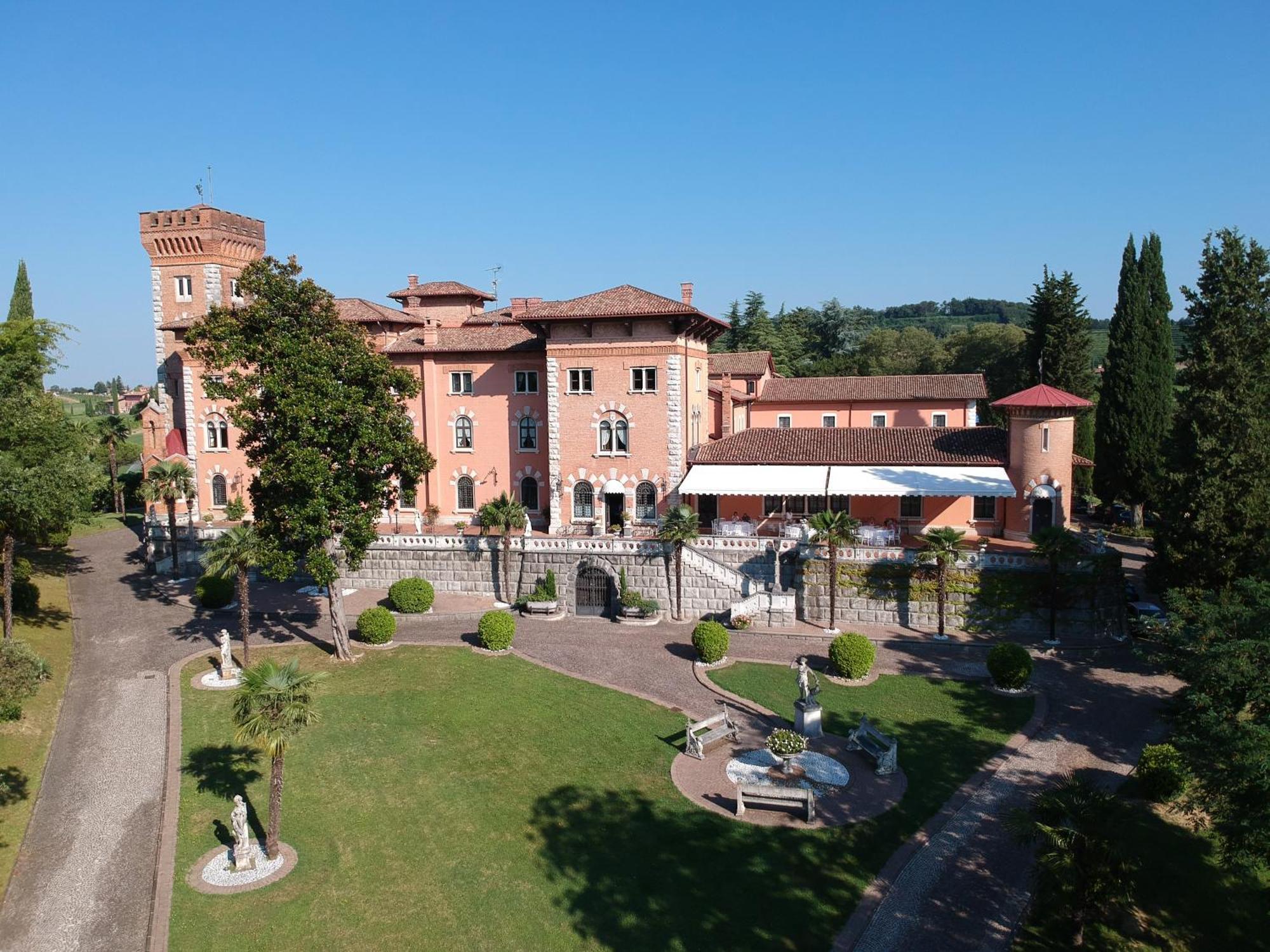 ホテル Castello Di Spessa - Residenze D'Epoca Capriva del Friuli エクステリア 写真