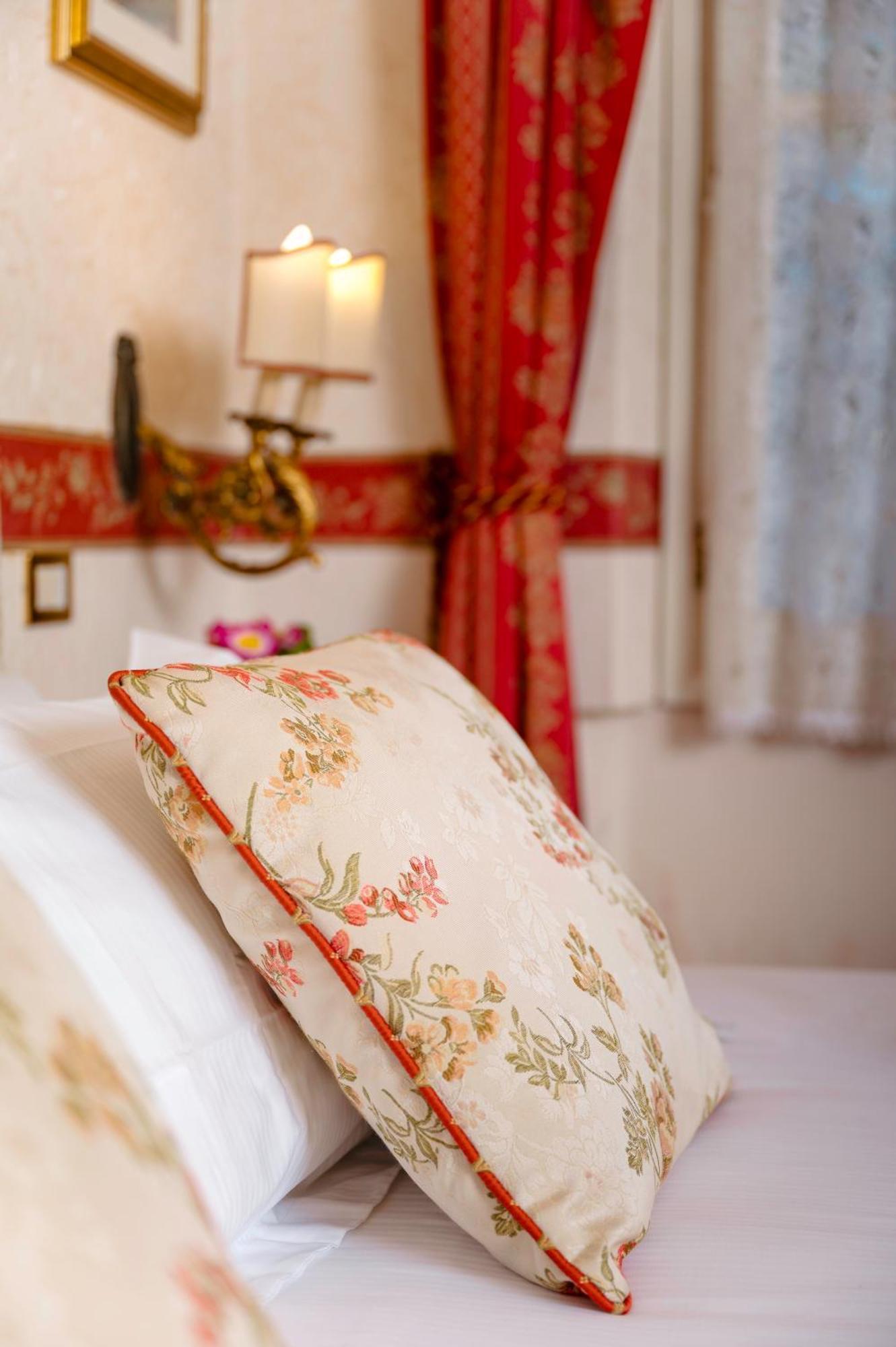 ホテル Castello Di Spessa - Residenze D'Epoca Capriva del Friuli エクステリア 写真
