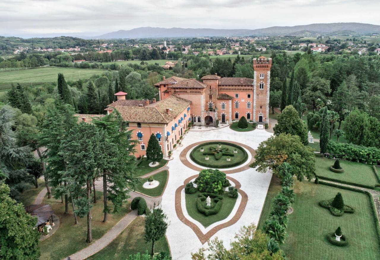 ホテル Castello Di Spessa - Residenze D'Epoca Capriva del Friuli エクステリア 写真